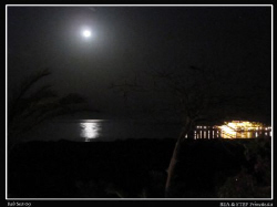 Full moon. Canon Ixus 980. by Bea & Stef Primatesta 